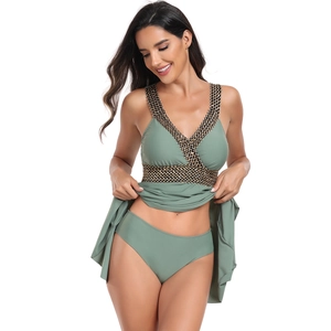 Maillot de bain deux pièces grande taille vert sauge avec bretelles tissées noir et or