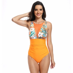 Détail d'un maillot de bain une pièce à imprimé tropical avec tulle orange et fronces