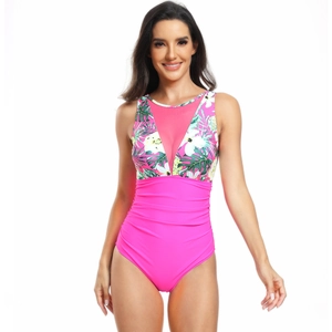 Détail du maillot de bain une pièce avec imprimé tropical et empiècement résille