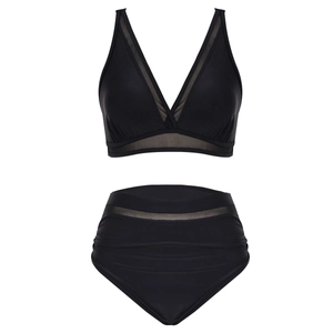 Détails du bikini noir avec empiècements en tulle et culotte à taille haute