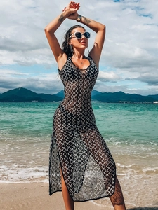 Copricostume lungo da spiaggia in maglia geometrica con scollo a V e spacco laterale bicolore
