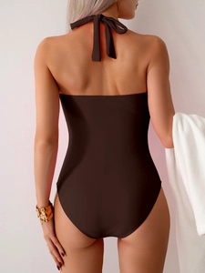 Vue arrière du maillot de bain une pièce marron dos nu avec détails de nœuds élégants