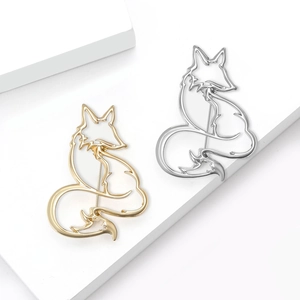 Minimalist Alloy Hollow Fox Brooch For Women Elegant Animal Shaped Suit Shawl Pin Decorative Fashion Jewelry Gift