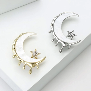 Élégantes broches lune en or et argent avec incrustation de nacre et petite étoile