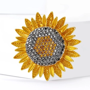 Broche tournesol élégante en métal doré ornée de strass jaunes et noirs brillants