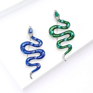 Broche serpent vintage en émail bleu roi et vert émeraude avec pierres fausses
