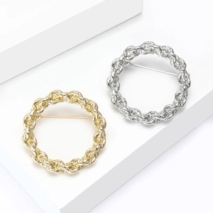 Luxury alloy twisted chain circle brooches in gold and silver for women suits