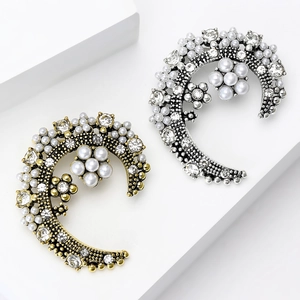 Broches lunes vintage avec perles et strass élégants en finitions or et argent