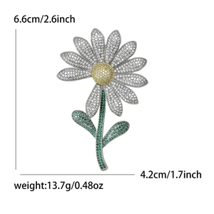 Elegante spilla a bouquet di margherite con zirconi bianchi e gialli su base argento