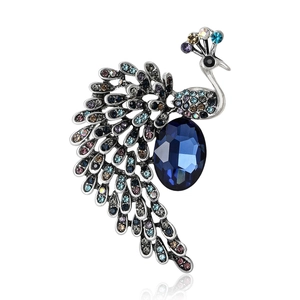 Élégante broche paon avec finition argentée vintage et cristaux bleu foncé brillants