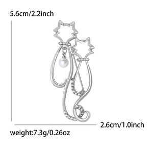Broche chat minimaliste avec strass scintillants et pendentif perle blanche élégant