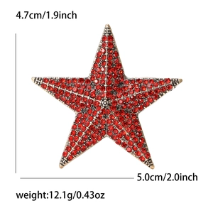 Detailed macro view showing red rhinestone star brooch dimensions 5.0cm x 4.7cm and 12.1g weight