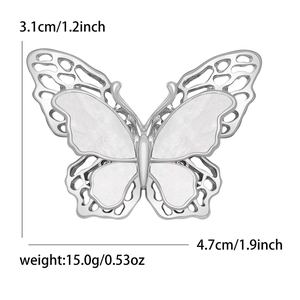 Elegant silver butterfly shell brooch with dimensions 4.7cm x 3.1cm and 15g weight details