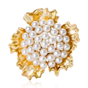 Elegant Alloy Flower Brooch With Faux Artificial Pearls Wavy Petals Vintage Suit Lapel Pin Luxury Fashion Accessory For Women
