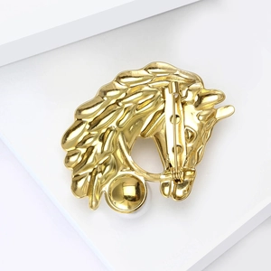 Broche tête de cheval en acier doré avec perle et finition métal poli brillant