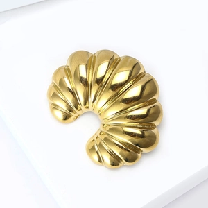 Polished gold stainless steel croissant brooch with grooved shell texture for women