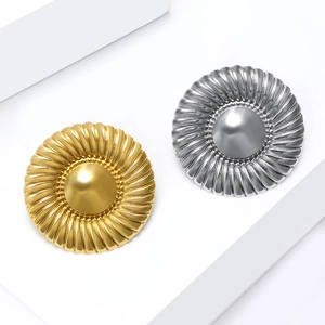 Minimalist circular stainless steel brooch with vintage golden and silver radiant textures