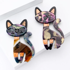 Broches mignonnes en forme de chat en acrylique avec motifs marbrés pour femmes