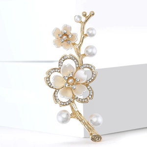 Elegante spilla bouquet di fiori di pesco con perle e strass placcati in oro