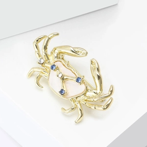 Schicke Goldene Krabbenbrosche mit Strass und rosa Finish für Krebs-Sternzeichen-Anzug