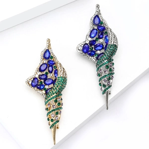 Broches conque évidées exquises avec cristaux bleus et strass étincelants pour femmes