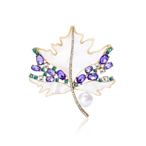Elegant Shell Artificial Pearl Maple Leaf Brooch Purple Zirconia Micro Inlaid Alloy Pin Vintage Floral Jewelry For Women Luxury Gift