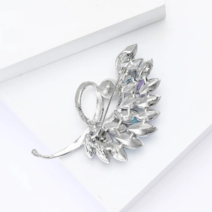 Elegante silberne Feder-Brosche mit Edelsteinen, Perle und sicherem Sicherheitsnadel-Verschluss