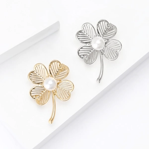 Elegant hollow alloy four-leaf clover brooch in gold and silver finish with white pearl
