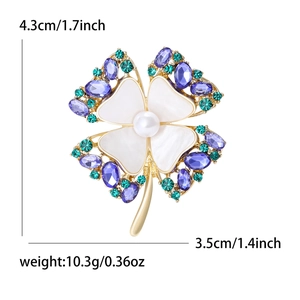 Elegante broche de trébol de cuatro hojas con nácar y circón para chaquetas de moda