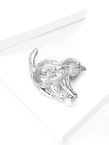 Détail de la fermeture de l'épingle de sûreté au dos de la broche chat en alliage
