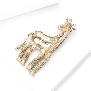 Elegante spilla a giraffa placcata in oro con strass ambra su supporto geometrico