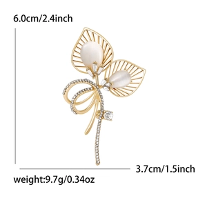 Broche élégante en forme de feuille dorée avec pierre œil de chat et zircons micro-sertis