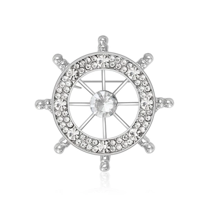 Spilla nautica minimalista a forma di timone con placcatura argento e strass chiari