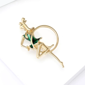 Broche gymnaste artistique dorée avec émail vert et cerceau de gymnastique pour femme
