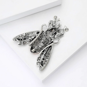 Vintage silver alloy bee brooch featuring realistic insect design and pin back details