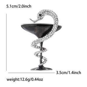 Détails de la broche coupe d'Hygie montrant les dimensions de 5,1 cm de hauteur et 3,5 cm