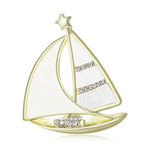 Broche voilier élégante plaquée or avec strass et incrustation de nacre pour vêtements de luxe