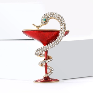 Broche coupe d'Hygie en or émaillé rouge avec serpent serti de cristaux étincelants