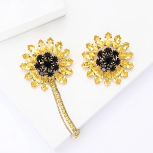 Elegant gold alloy sunflower brooch set with yellow and black rhinestones and long tassel chain