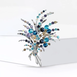 Broche bouquet en alliage argenté avec cristaux bleus et champagne de haute qualité