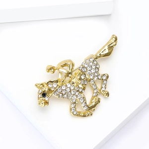 Exquisite goldene Pferderennen Brosche mit funkelnden Strasssteinen für Reiter-Mode
