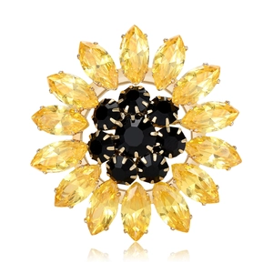 Luxury Alloy Sunflower Brooch With Yellow Black Rhinestone Flower Brooches For Women Elegant Tassel Pin Fashion Jewelry Gift