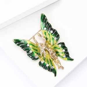 Broche papillon artistique en émail avec buste de femme et cristaux sur fond blanc