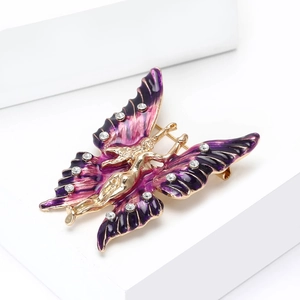 Broche fée papillon élégante avec ailes en émail violet et cristaux brillants
