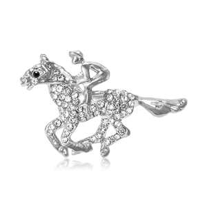 Exquisite Pferderenn-Brosche mit funkelnden Strasssteinen und silbernem Metall-Finish für Kleidung
