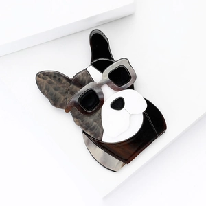 Spilla creativa in acrilico marmorizzato Bulldog Francese con occhiali da sole per abiti