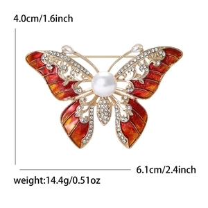 Broche papillon de luxe avec émail rouge dégradé, strass blancs et perle centrale