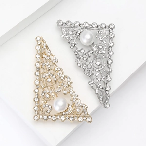 Elegant triangle brooch with rhinestones and large pearl in gold and silver finish