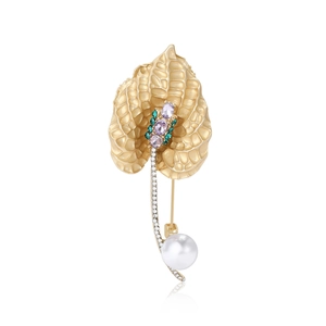 Elegante Spilla in Lega Dorata Con Giglio Smaltato E Strass Viola E Verdi Con Perla Artificial Bianca Fiore Spilla per Abito Donna Matrimonio Festa Gioielli Accessori