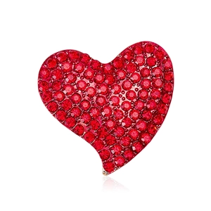 Spilla elegante a forma di cuore con strass rossi scintillanti per abiti da donna